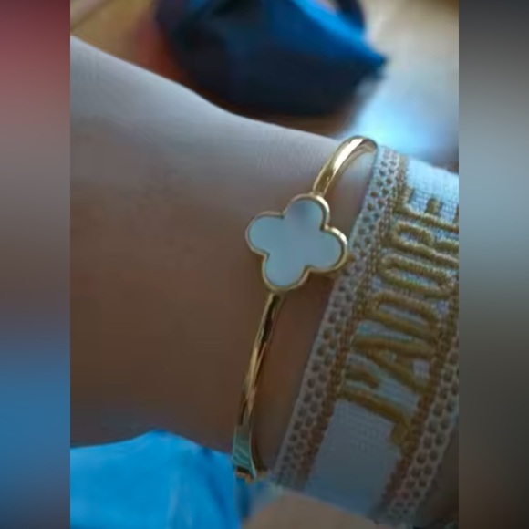 NWT Stainless Steel Metal Mother of Pearl Clover Bangle
Bracelet in Gold - Picture 5 of 6